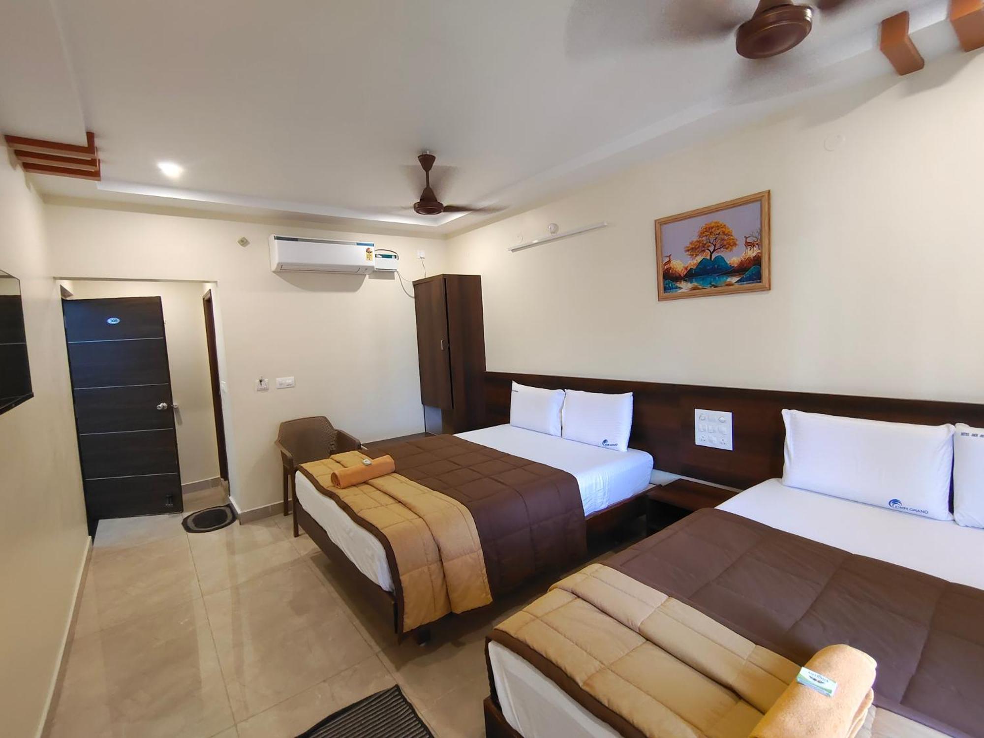 טירופאטי Hotel Dkr Grand מראה חיצוני תמונה