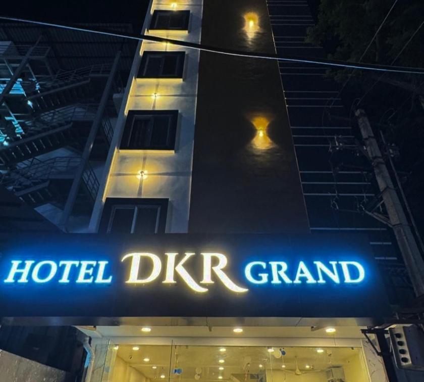 טירופאטי Hotel Dkr Grand מראה חיצוני תמונה