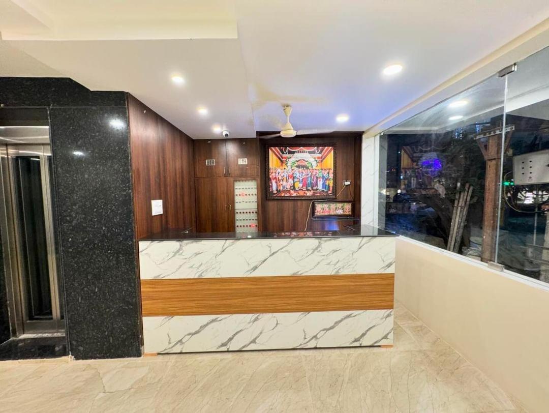 טירופאטי Hotel Dkr Grand מראה חיצוני תמונה