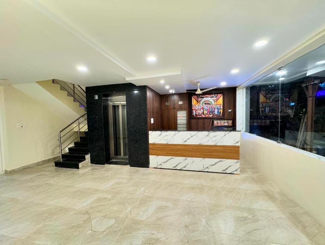 טירופאטי Hotel Dkr Grand מראה חיצוני תמונה