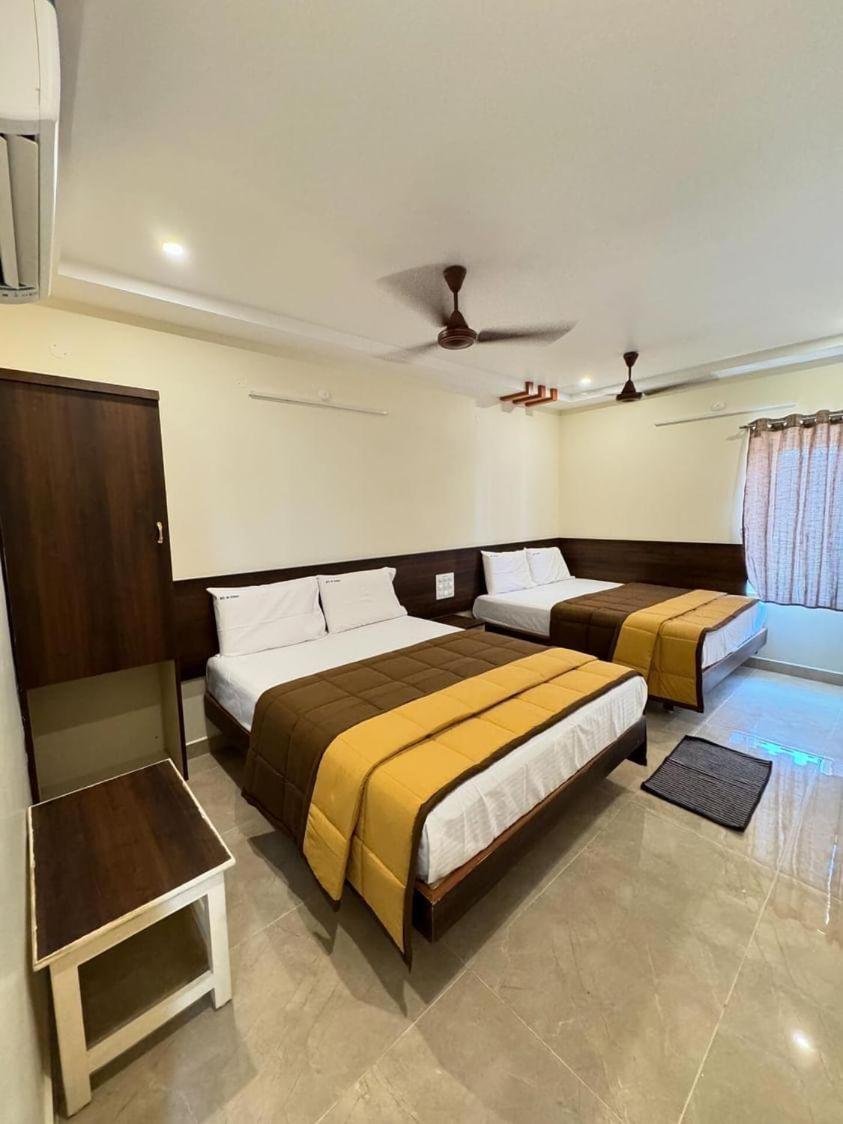 טירופאטי Hotel Dkr Grand מראה חיצוני תמונה