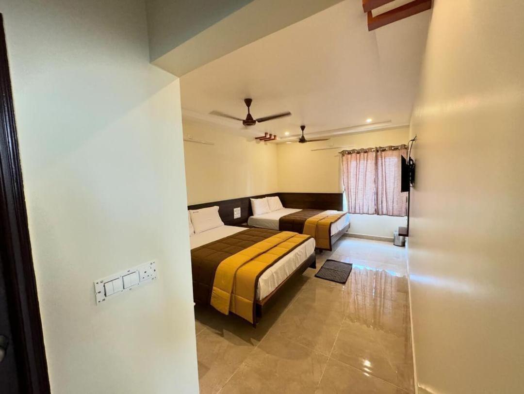 טירופאטי Hotel Dkr Grand מראה חיצוני תמונה