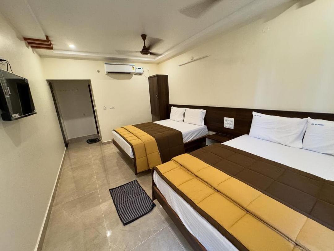 טירופאטי Hotel Dkr Grand מראה חיצוני תמונה